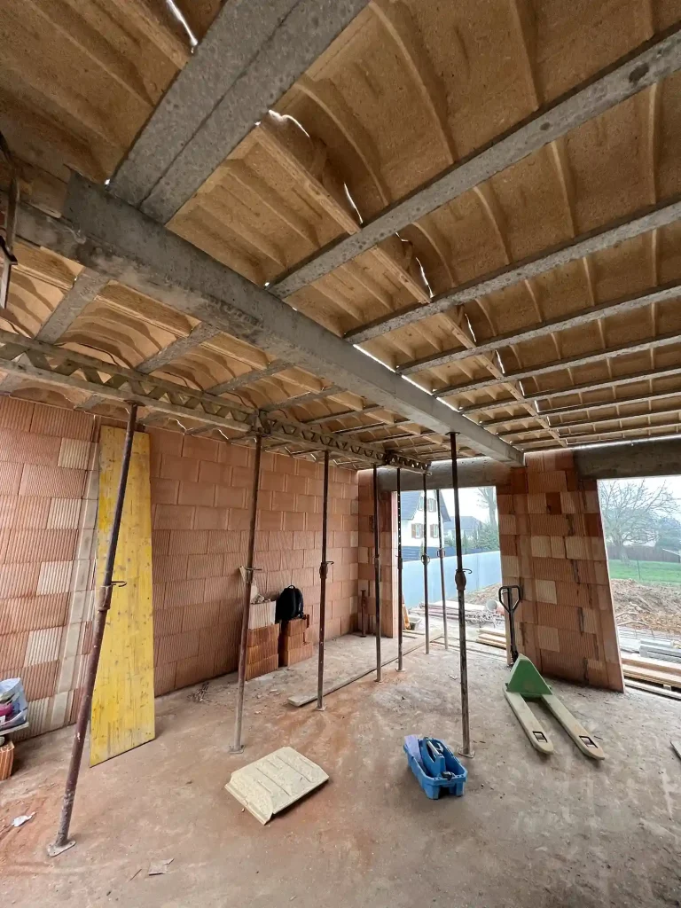 Maison en cours de finition à Mommenheim en Alsace.