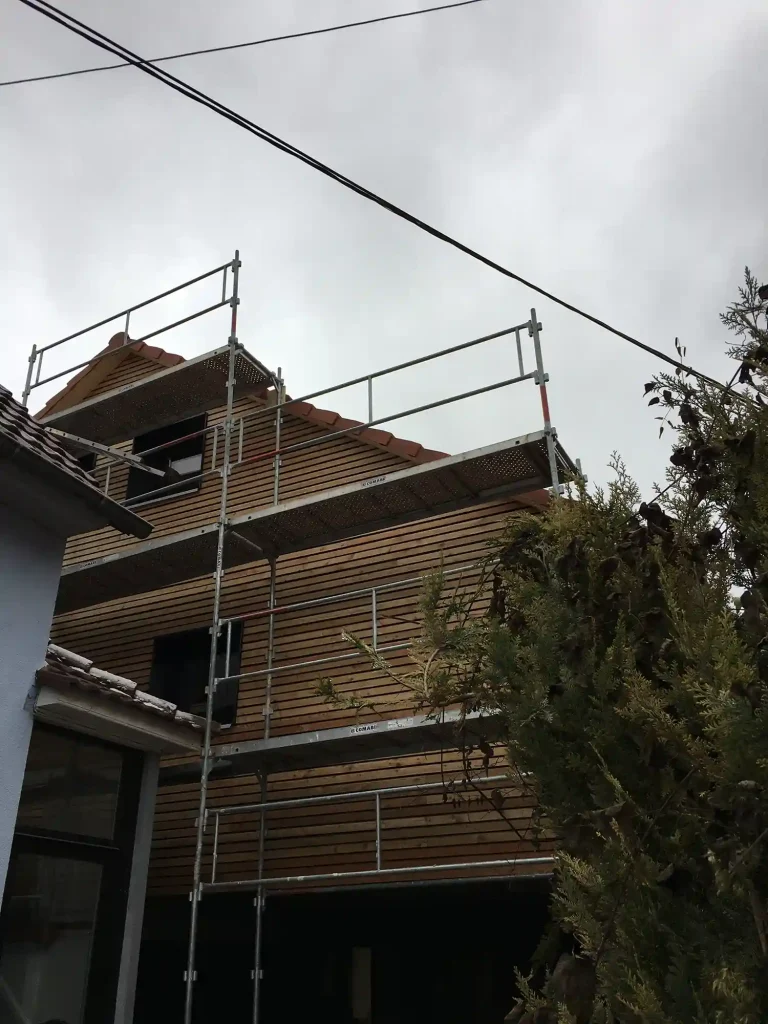 Rénovation extérieure d&rsquo;une maison individuelle avec bardage bois à Strasbourg, en Alsace