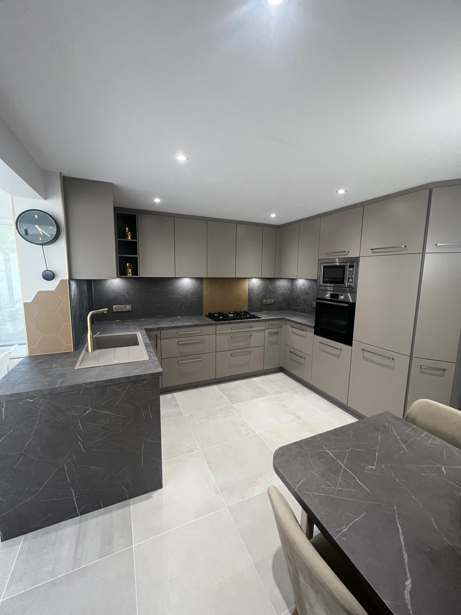 Travaux de rénovation clé en main d&rsquo;une cuisine avec mobilier intégré à Strasbourg dans le Bas-Rhin